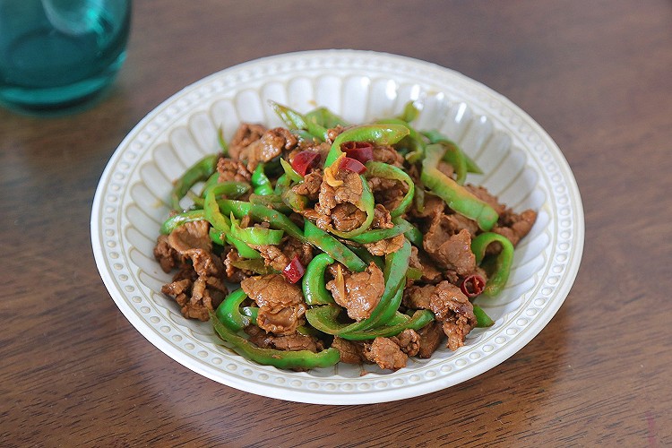 家常美味小炒～青椒炒牛肉的做法