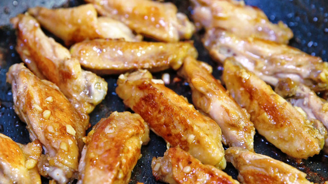 #山姆团圆宴#几分钟搞定超快手蚝油蒜香鸡翅的做法