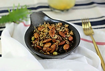 小鱼干炒坚果。