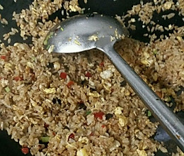 老干妈蛋炒饭的做法