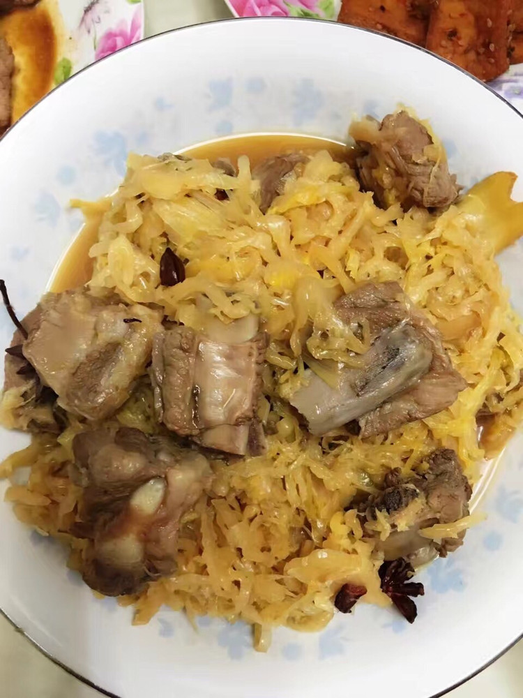 酸菜炖排骨的做法