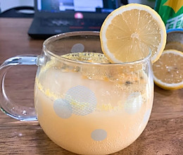 高颜值夏日解暑饮品|柠檬杯百香果养乐多的做法