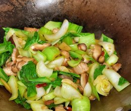 香菇炒青菜的做法