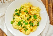鸡蛋炒麻糍#年夜饭菜谱#的做法