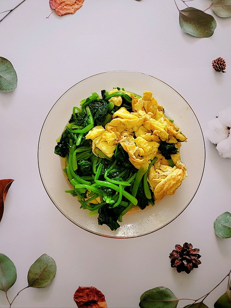 菠菜炒鸡蛋的做法