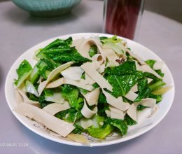 《青菜炒豆皮》的做法