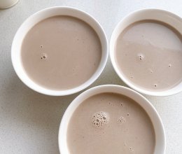 #开启冬日滋补新吃法#黑豆核桃豆浆的做法