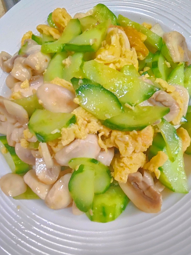 口蘑黄瓜炒鸡蛋的做法