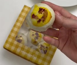 玫瑰豆沙蛋黄酥的做法