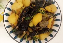 乌鸡焖土豆的做法