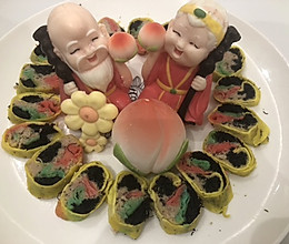 #年饭要飘香，就用外婆乡#寿星寿桃蛋卷摆盘的做法
