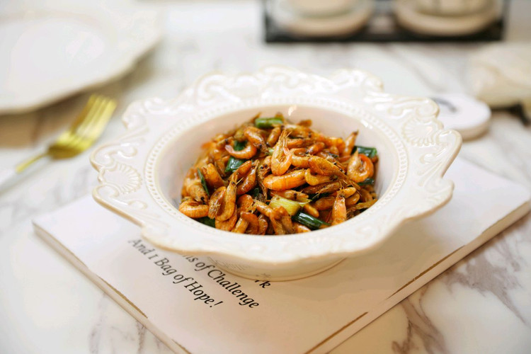 香焖小河虾的做法