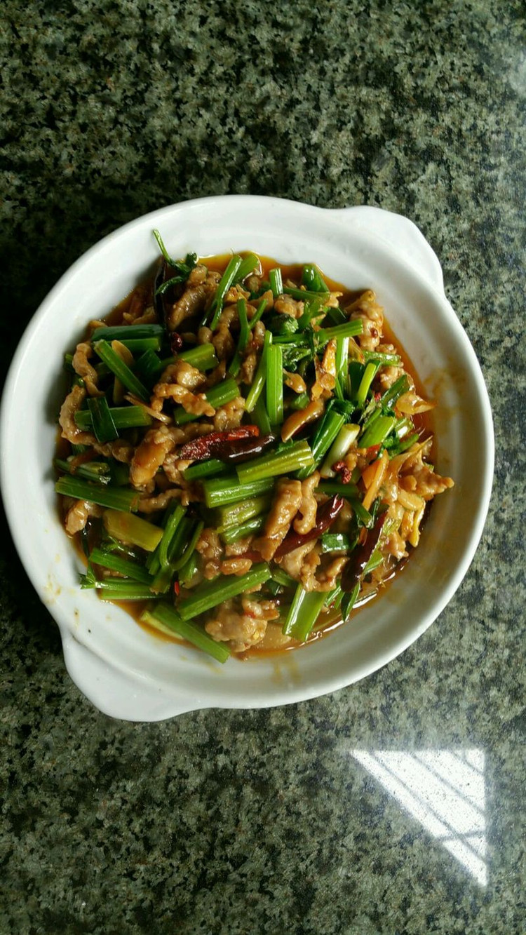 芹菜肉丝的做法