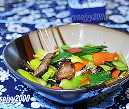 腊肉炒大蒜叶的做法