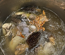 鸽子虫草羊肚菌汤的做法