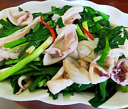 #餐桌上的春日限定#鲜鱿炒韭菜的做法