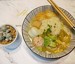 酸菜鱼汤米粉的做法