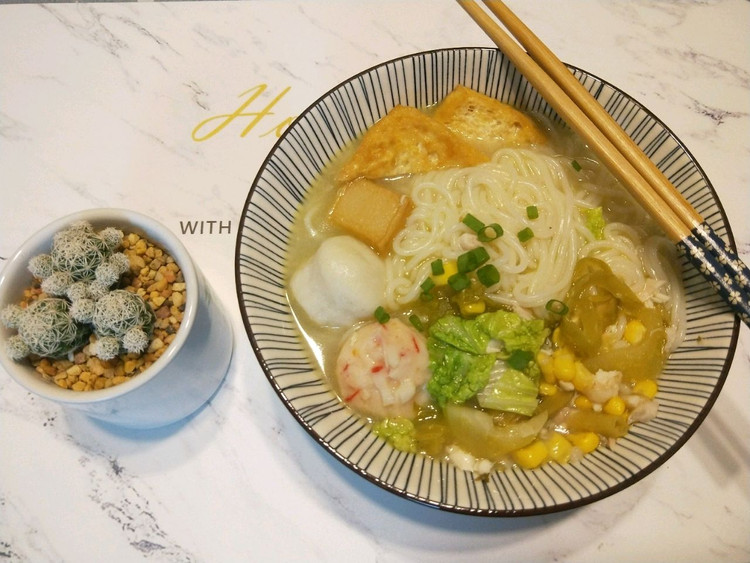 酸菜鱼汤米粉的做法