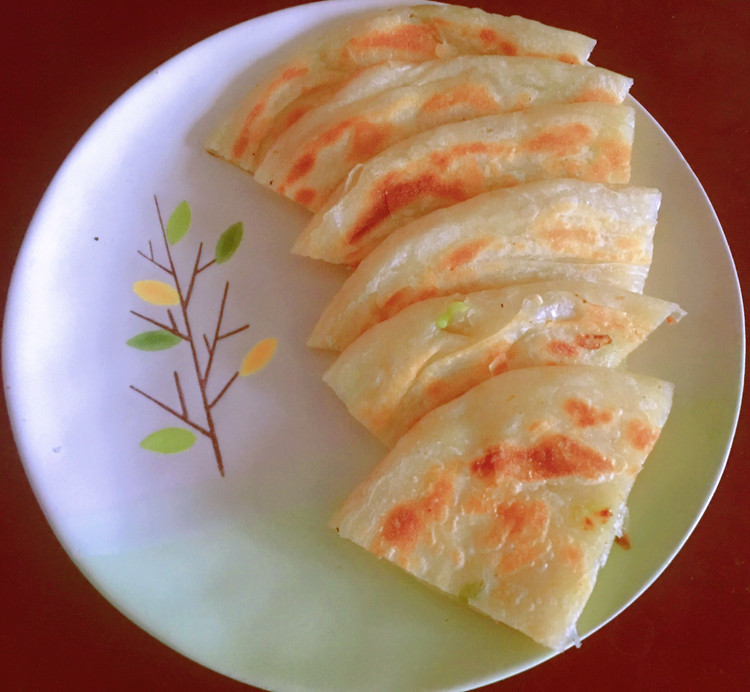 家常版葱花饼#焦香四溢的做法