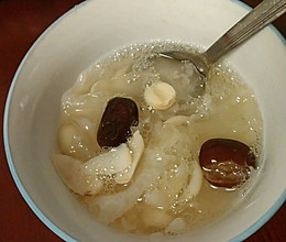 银耳莲子百合汤的做法