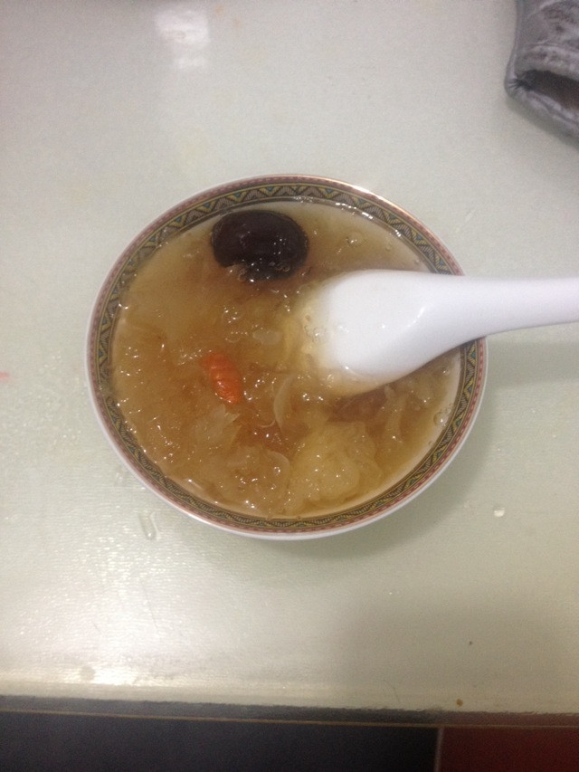 冰糖雪耳炖燕窝(孕妇专用)的做法