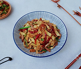 盐粉酱芹豆皮肉的做法