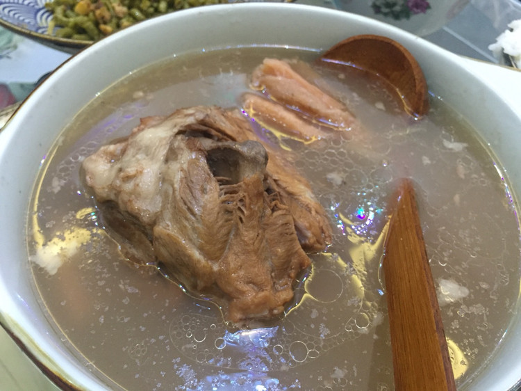 大骨头莲藕汤的做法
