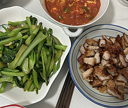 晚餐叉烧肉 番茄炒蛋 蒜蓉菜心的做法