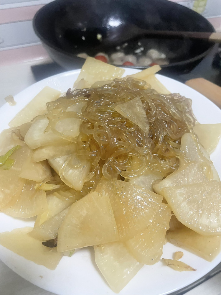 白萝卜粉条炖五花的做法