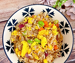 #中小学生营养餐#鸡肉丸子蛋炒饭的做法