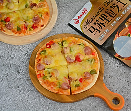 #奶香四溢 暖锅佳味# 无油脆底香肠披萨的做法