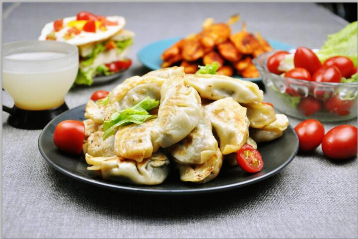 电饼铛版水煎饺的做法