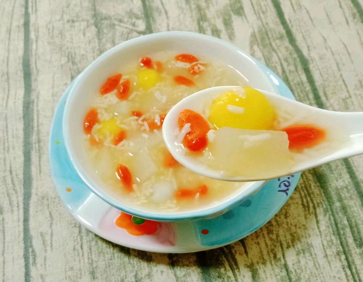 雪梨酒酿圆子的做法