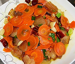胡萝卜炒腊肉的做法