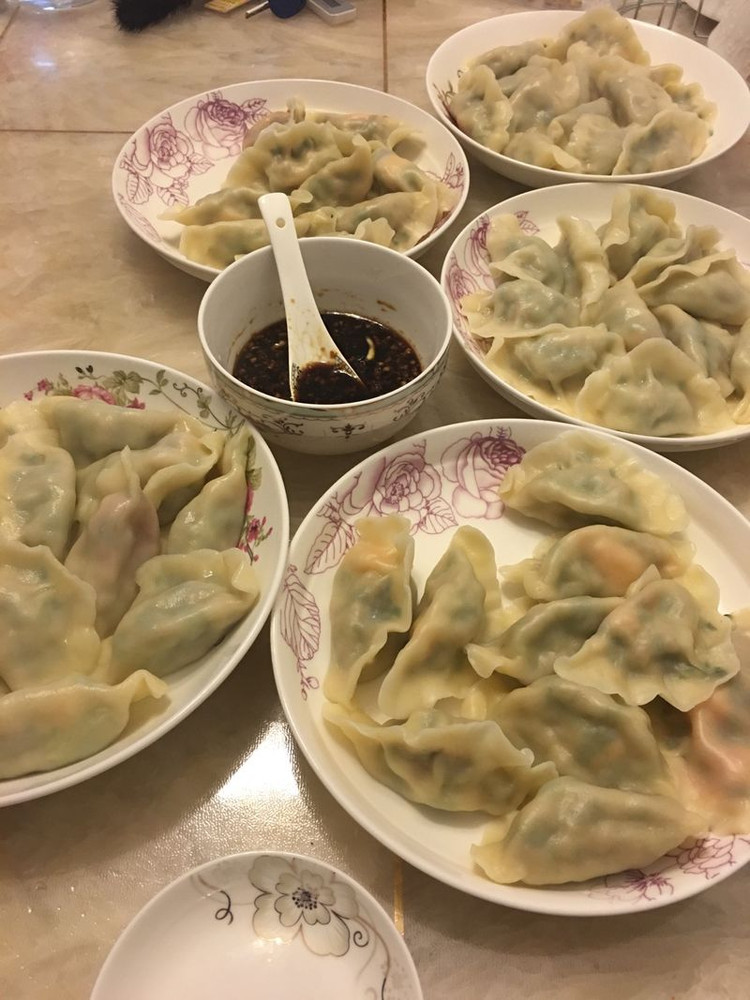 肉三鲜饺子（猪肉韭菜虾仁）的做法