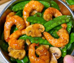 #夏日鲜味轻享健康#夏日低卡餐，黑椒荷兰豆口蘑炒虾仁的做法