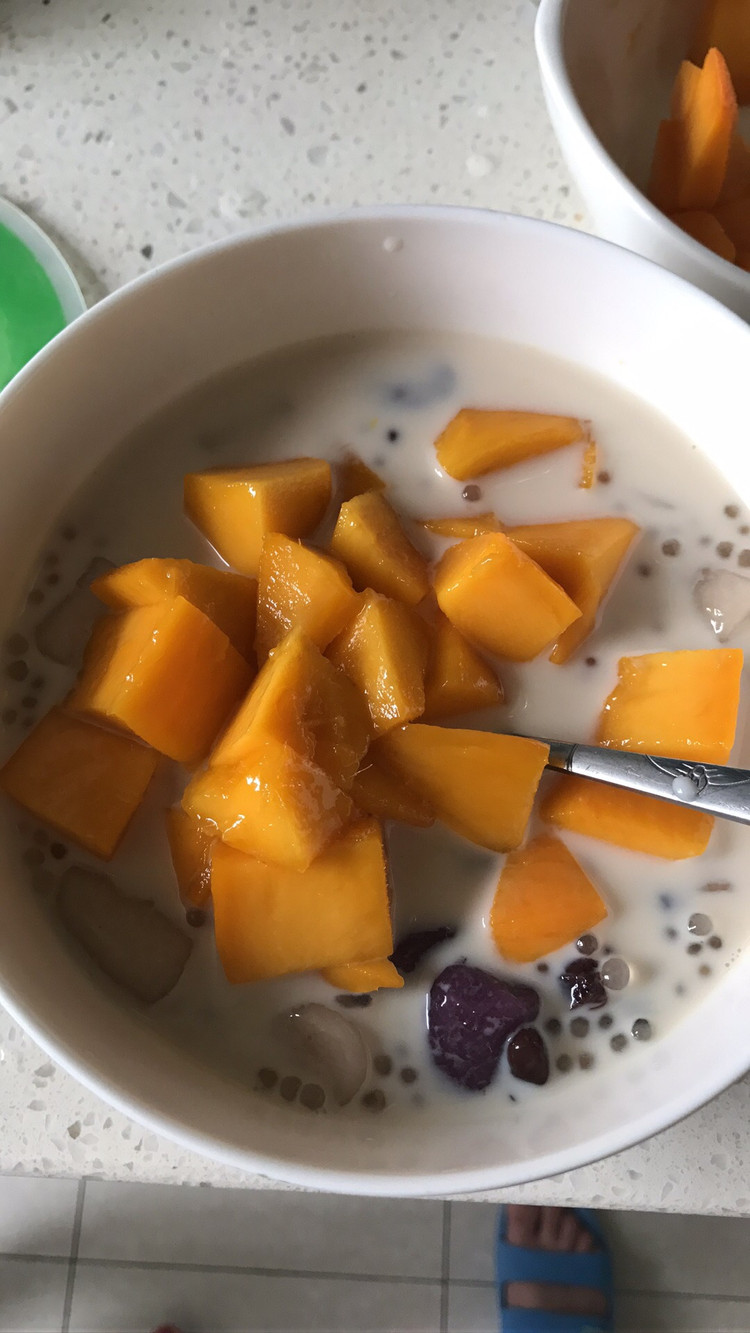 芒果西米芋圆红豆奶茶的做法
