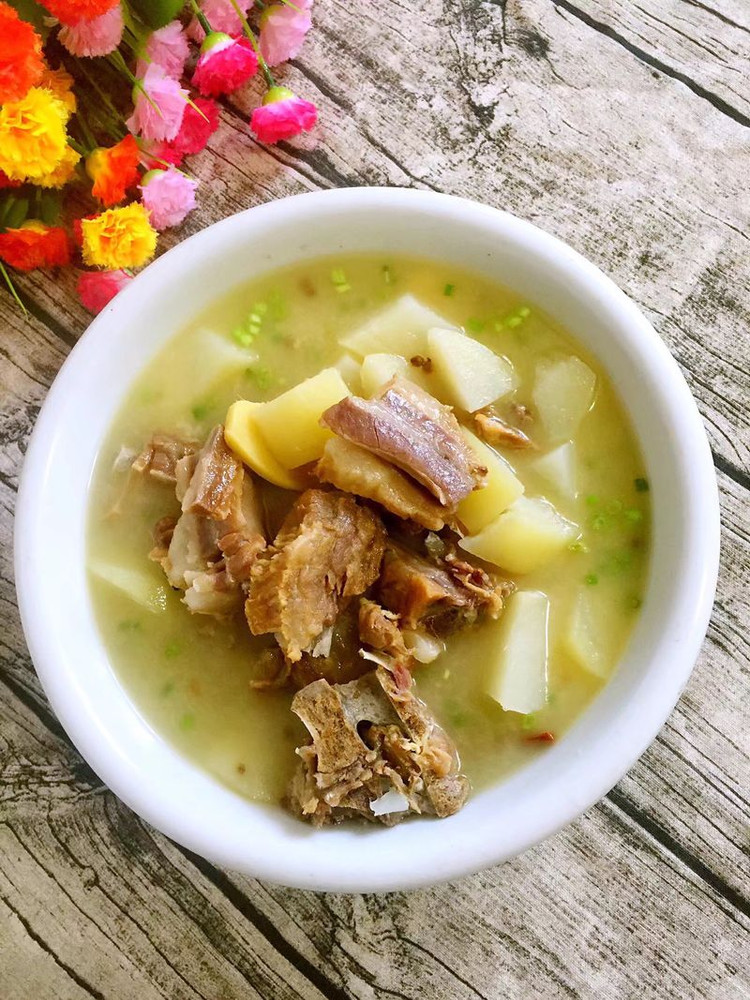 土豆腊排汤的做法