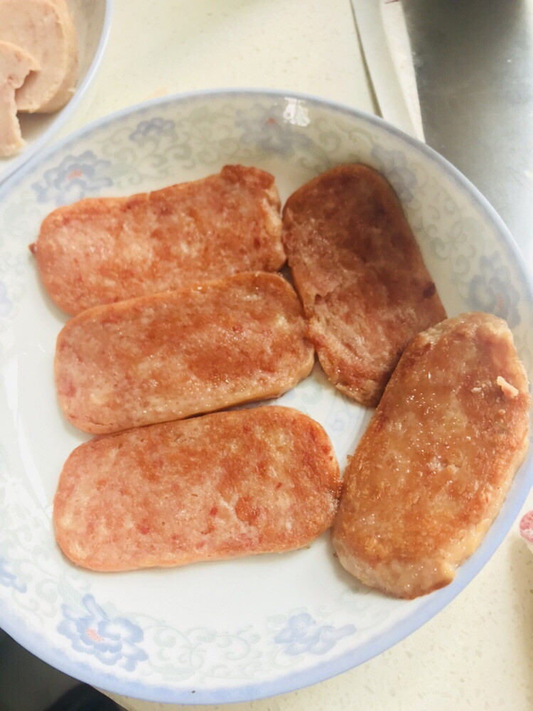 香煎午餐肉的做法