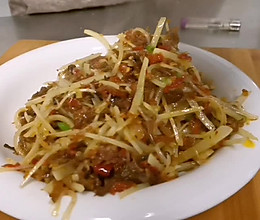 茄子醡炒土豆丝云南特色美食的做法