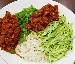 新口味——西红柿肉末酱拌面的做法