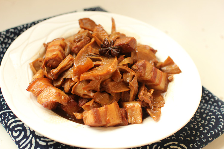 红烧肉烧笋的做法
