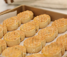 #晒出你的中秋团圆饭#广式豆沙蛋黄肉松月饼的做法