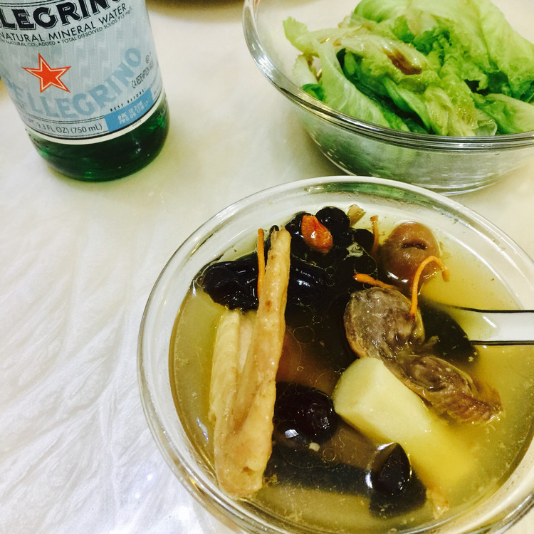 滋补老母鸡汤的做法