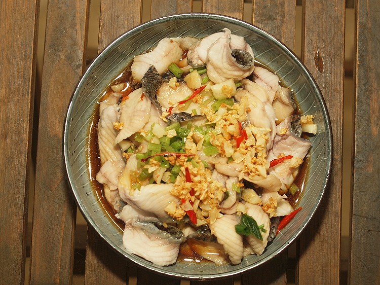 蒜香生鱼片，想把这简单快手的美味安利给所有人，鱼肉太好吃了的做法