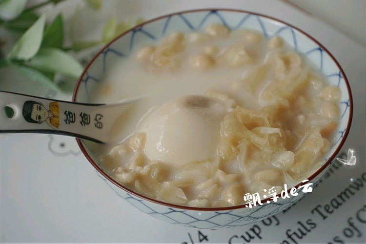 秋夏润肺养生汤水--花生银耳牛奶百合汤的做法