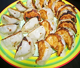 锅贴（白菜猪肉饺子）的做法