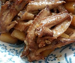 土豆焖鸡尖的做法