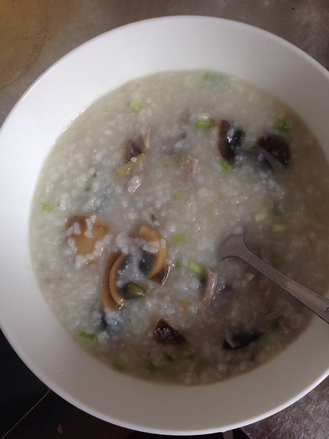 皮蛋瘦肉粥的做法