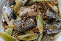 豆浆焖带鱼的做法
